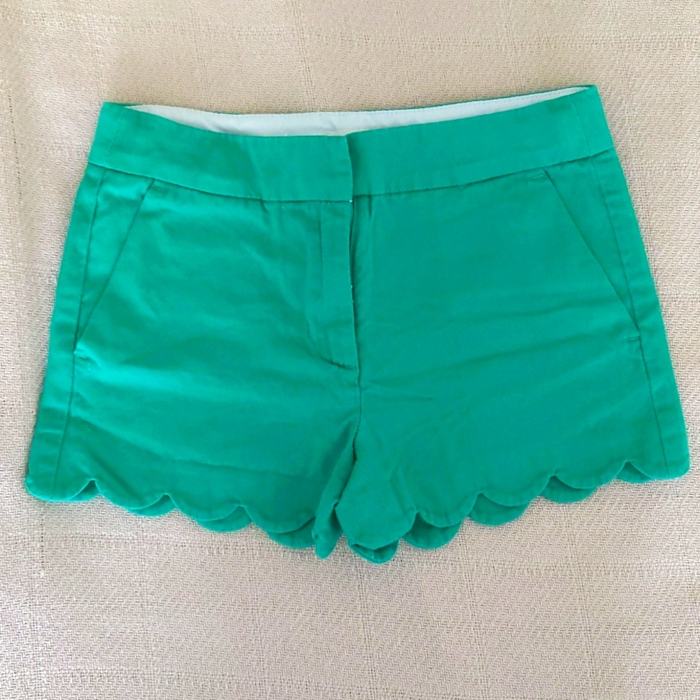 Scalloped hem Shorts